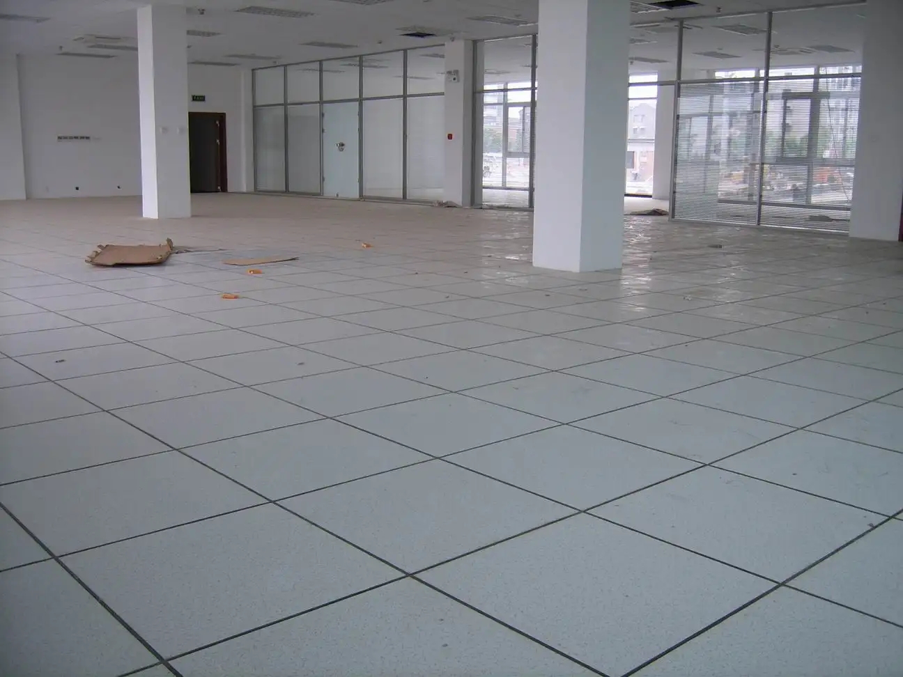 水性环氧地坪与传统溶剂型和无溶剂型地坪涂料相比较下的优点